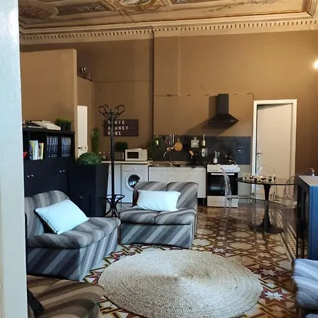 Via Verdi 5, Gli Affreschi Apartment