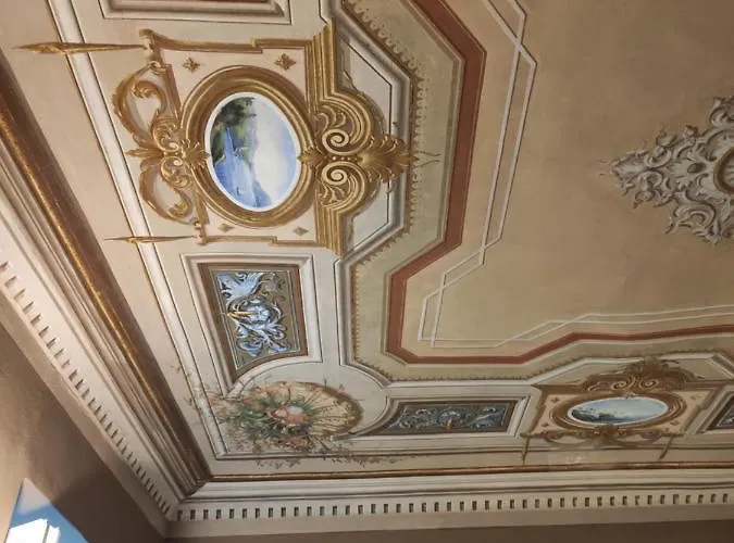 Via Verdi 5, Gli Affreschi