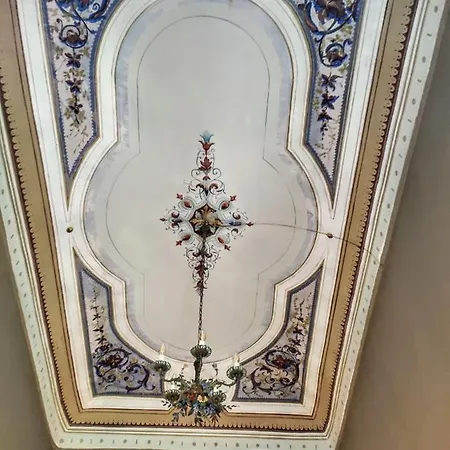 Via Verdi 5, Gli Affreschi *