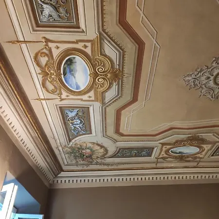 Via Verdi 5, Gli Affreschi