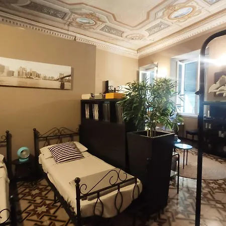 Via Verdi 5, Gli Affreschi Apartamento