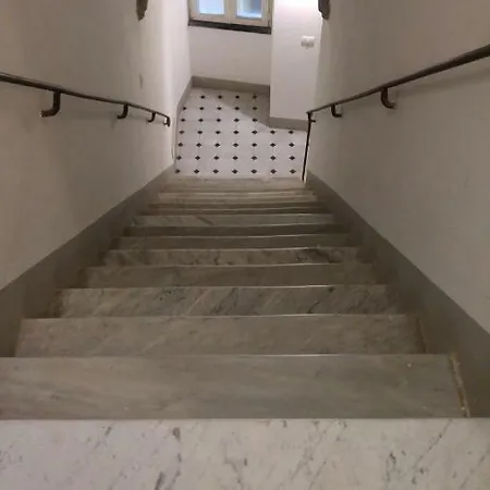 Via Verdi 5, Gli Affreschi דירה *
