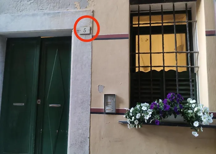 Via Verdi 5, Gli Affreschi Apartmán *