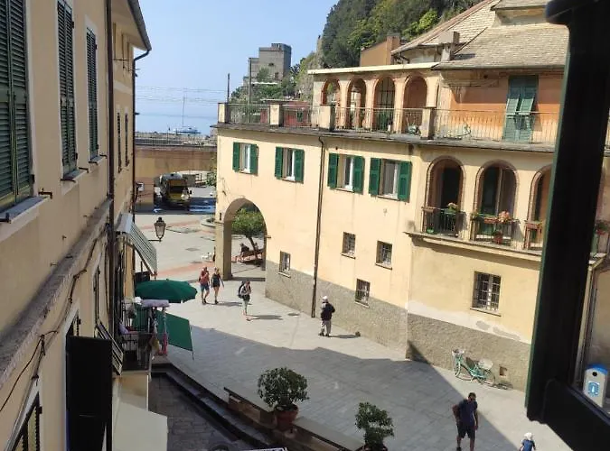 Via Verdi 5, Gli Affreschi * Monterosso al Mare